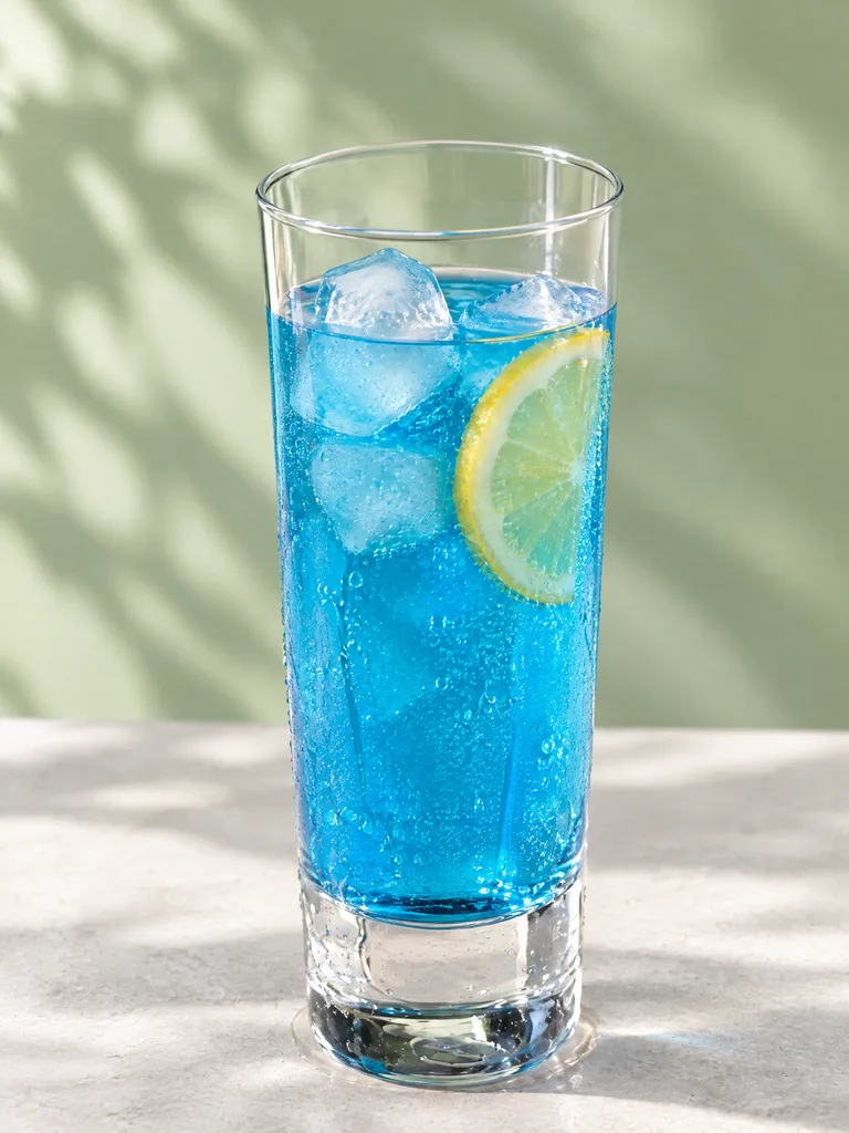 Blue Lagoon · Vermut Café, רחוב ההליכה בפאי